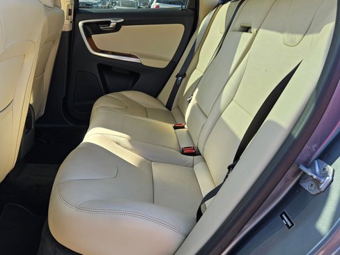 Used 2017 Volvo XC60 T6 Inscription w/ Preferred Option Package image 29