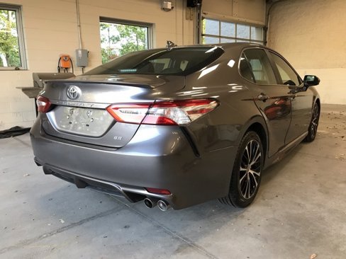 Certified 2020 Toyota Camry SE image 3