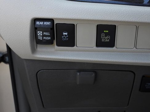 Used 2015 Toyota Sienna XLE image 68