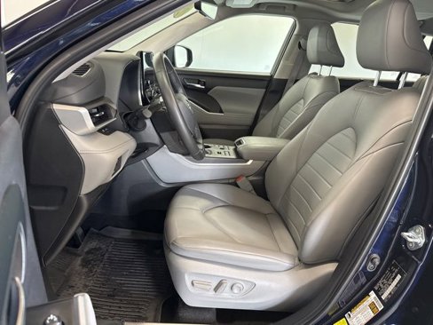 Used 2024 Toyota Highlander XLE image 10