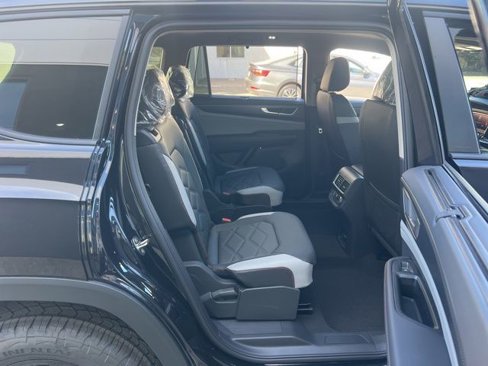 New 2025 Volkswagen Atlas Peak Edition SE image 33