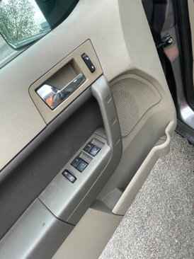 Used 2010 Ford Focus SES image 7