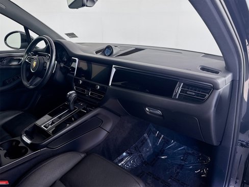 Certified 2022 Porsche Macan S image 23