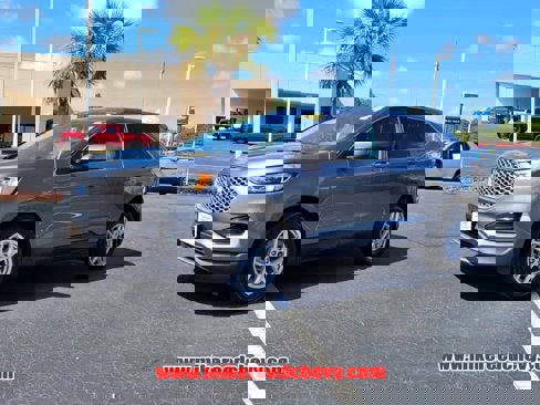 Used 2024 Ford Edge SEL image 3