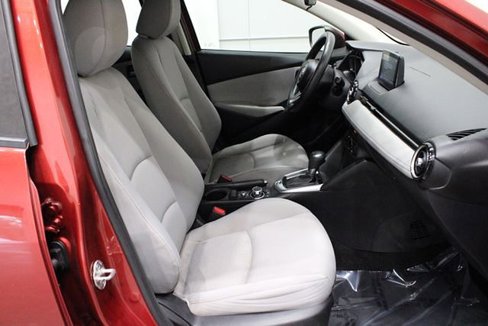 Used 2019 Toyota Yaris LE image 9