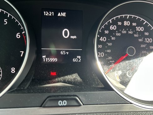 Used 2015 Volkswagen Golf S image 32