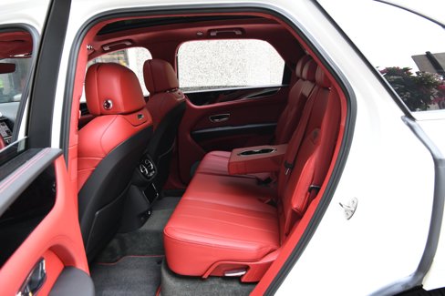 Used 2023 Bentley Bentayga image 11