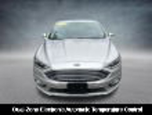 Used 2017 Ford Fusion SE w/ Fusion SE Technology Package image 10