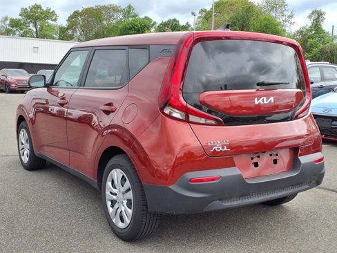 Used 2022 Kia Soul LX image 3