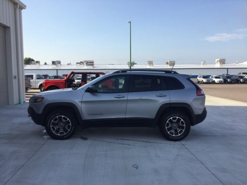 Used 2020 Jeep Cherokee Trailhawk w/ Cold Weather Group image 3