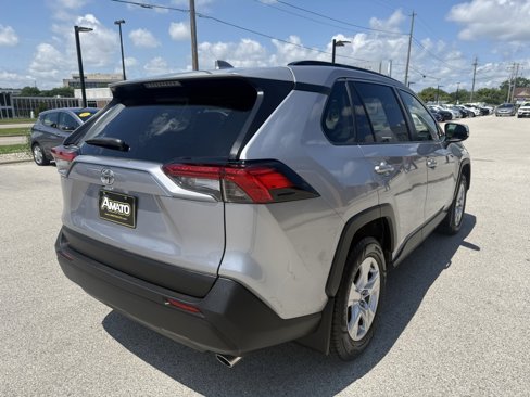 Used 2019 Toyota RAV4 XLE image 6