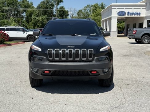 Used 2018 Jeep Cherokee Trailhawk image 2