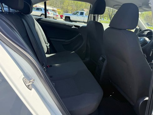 Used 2015 Volkswagen Jetta S image 18