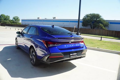 New 2025 Hyundai Elantra Sport image 7