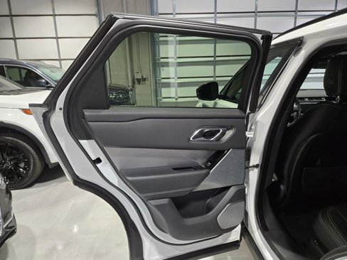 Used 2018 Land Rover Range Rover Velar R-Dynamic SE image 28