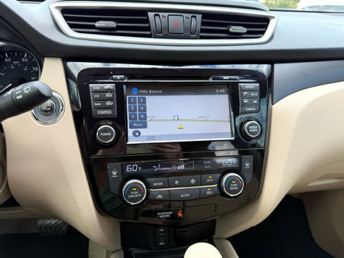 Used 2015 Nissan Rogue SV w/ SV Premium Package image 29