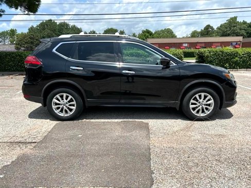 Used 2017 Nissan Rogue SV image 38