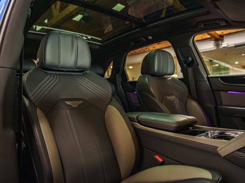 Used 2022 Bentley Bentayga image 26