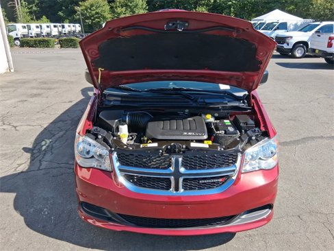 Used 2016 Dodge Grand Caravan American Value Package w/ UConnect Hands-Free Group image 17