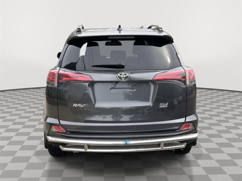 Used 2018 Toyota RAV4 XLE image 4