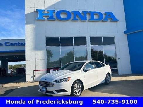 Used 2017 Ford Fusion SE image 1