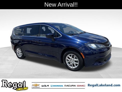 Used 2017 Chrysler Pacifica Touring image 1