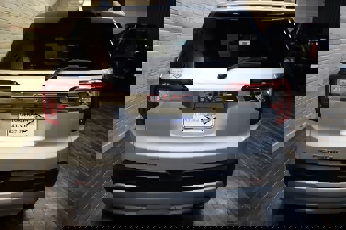 Used 2020 GMC Acadia SLE w/ Driver Convenience Package image 4