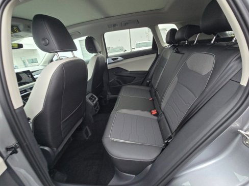 New 2025 Volkswagen Taos SE image 18