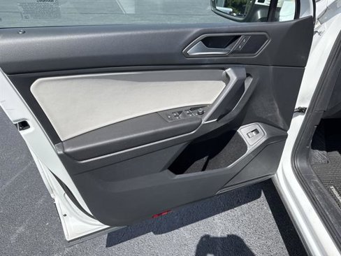 Used 2020 Volkswagen Tiguan SEL image 9