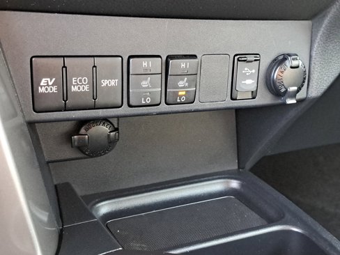 Used 2018 Toyota RAV4 XLE image 26