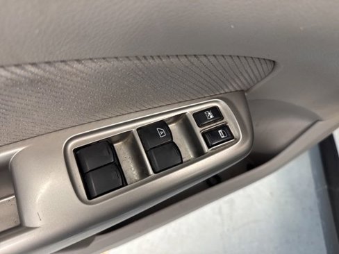 Used 2010 Subaru Forester 2.5X Premium image 18