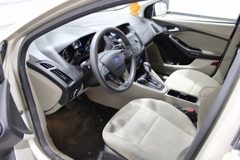 Used 2018 Ford Focus SE image 3