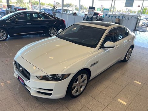 Used 2017 Jaguar XE Premium image 15