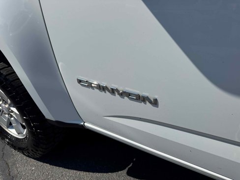 Used 2015 GMC Canyon SL image 17
