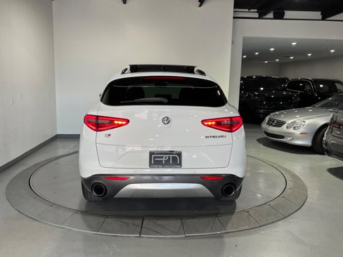 Used 2022 Alfa Romeo Stelvio Ti image 9