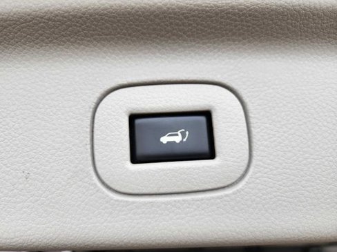 Used 2013 Nissan Quest LE image 16