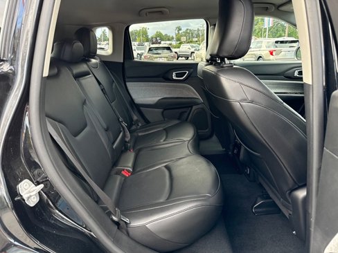Used 2022 Jeep Compass Latitude image 17