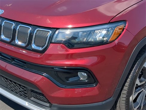 Used 2022 Jeep Compass Limited image 10