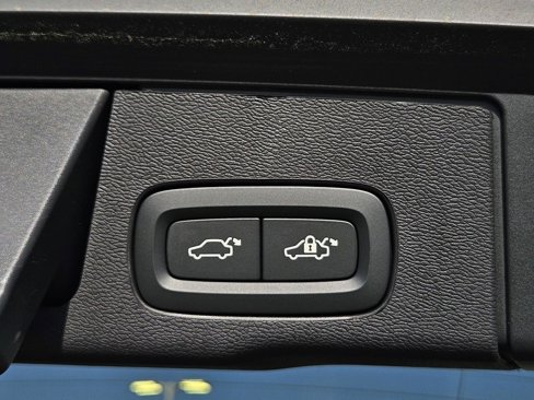 New 2025 Volvo XC60 B5 Plus w/ Protection Package Premier image 12