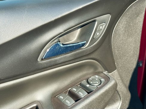 Used 2020 Chevrolet Equinox LT image 17