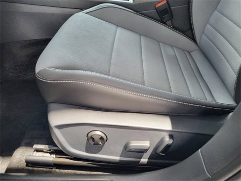 Used 2025 Volkswagen Jetta SE image 17
