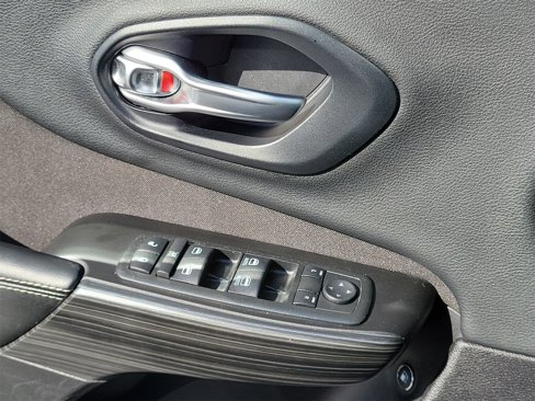 Used 2014 Jeep Cherokee Latitude w/ Cold Weather Group image 29