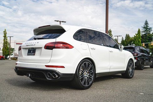 Used 2016 Porsche Cayenne Turbo image 12
