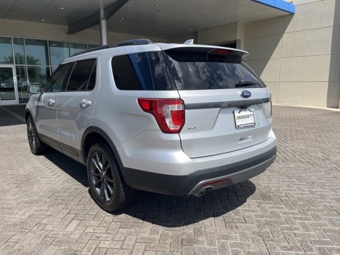 Used 2017 Ford Explorer XLT w/ Equipment Group 202A image 7