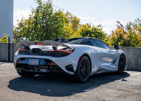 Used 2024 McLaren 750S Spider image 21