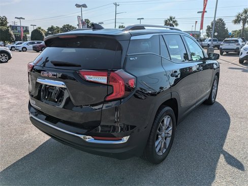 Used 2024 GMC Terrain SLT image 3