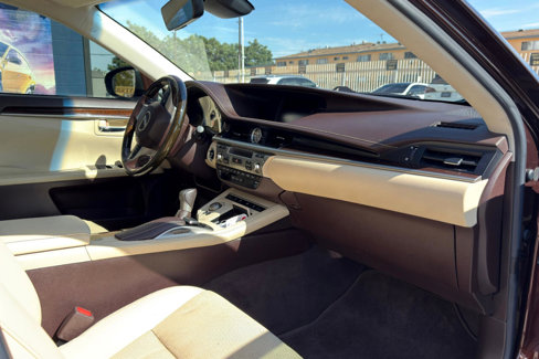 Used 2016 Lexus ES 300h image 16