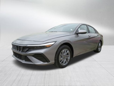 Used 2024 Hyundai Elantra SEL image 4