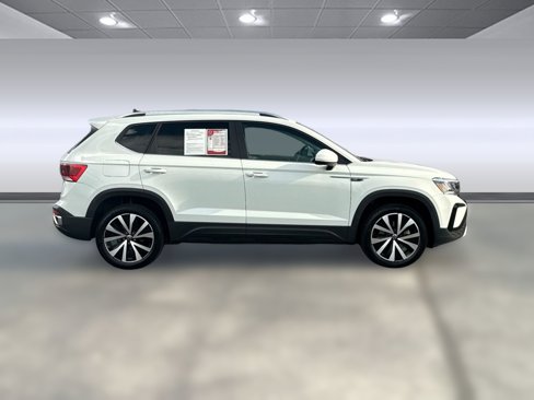 Used 2024 Volkswagen Taos SE image 7