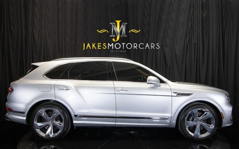 Used 2023 Bentley Bentayga Plug-In Hybrid image 18